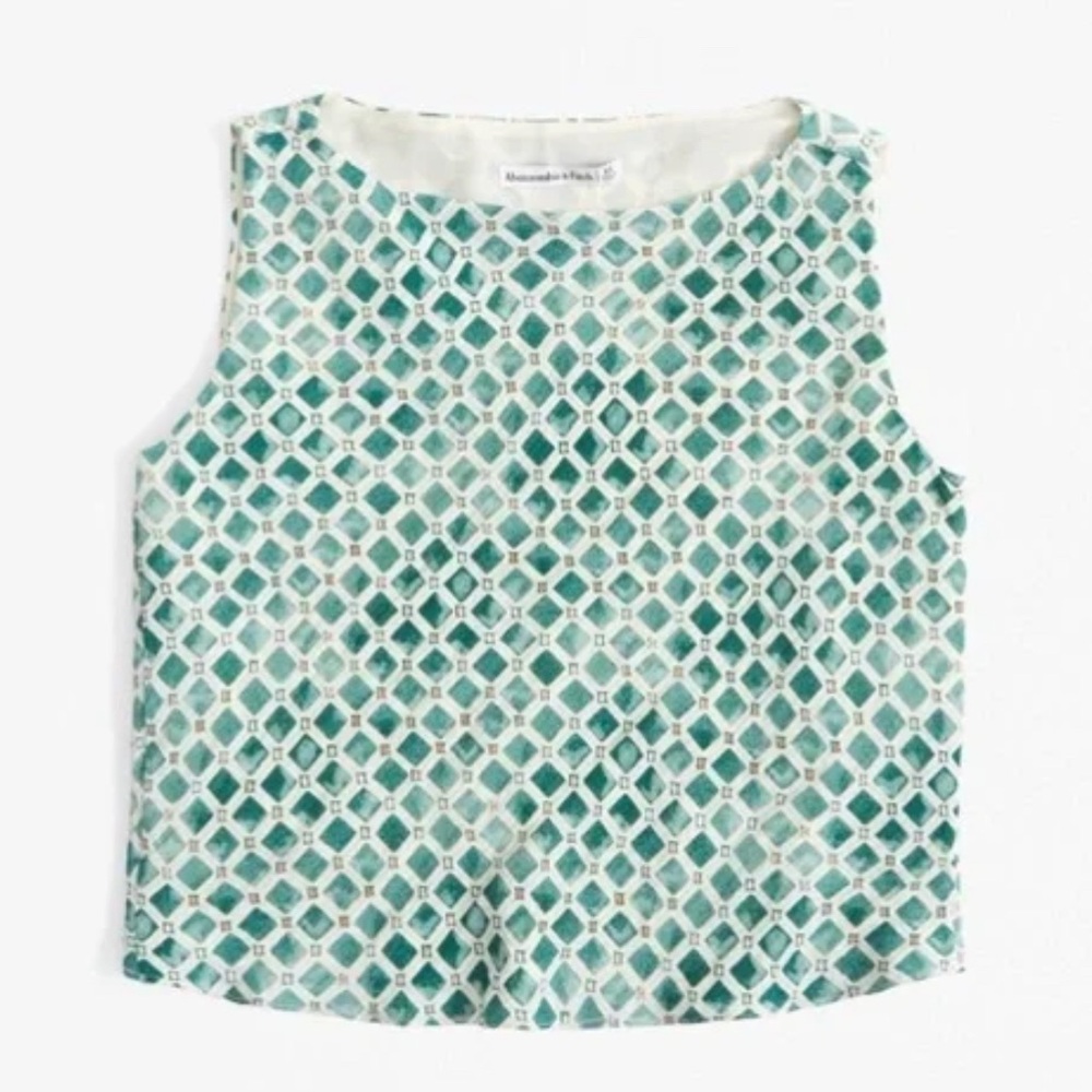 ISO Abercrombie Crinkle Textured Shell Top in M